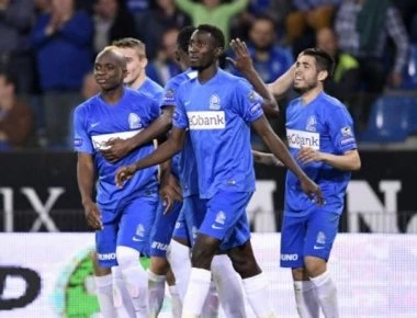 Δείτε τον μπόμπιρα του τερματοφύλακα της Γκενκ να οργανώνει την εξέδρα των οπαδών (βίντεο)